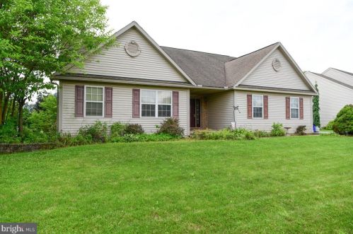 218 Capri Ln, Blandon, PA 19510-9483