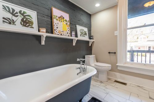 147 High St, London OH  43140-1315 exterior