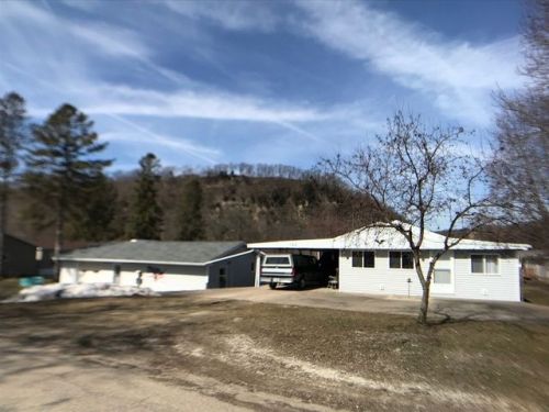 122 Greeley Ave, Waukon Junction, IA 52146-4400
