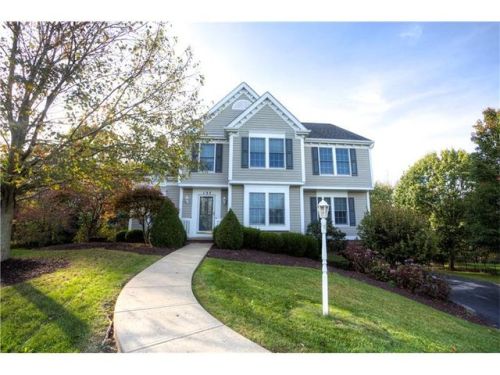 137 Amberwoods Dr, Canonsburg, PA 15317-5405