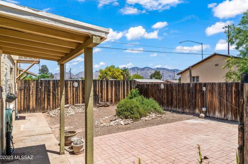 902 Prince Rd, Tucson AZ 85705-3028 exterior