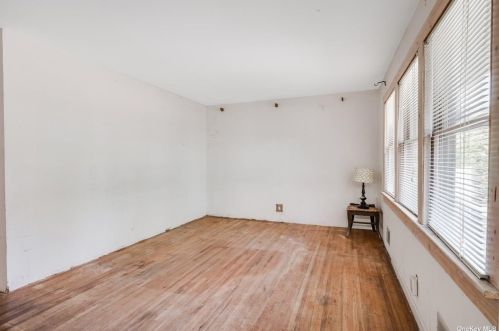 812 Larkfield Rd, Elwood NY  11731-6503 exterior