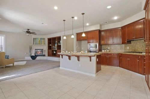 2044 Sugarbowl Way, Lodi CA  95242-4752 exterior