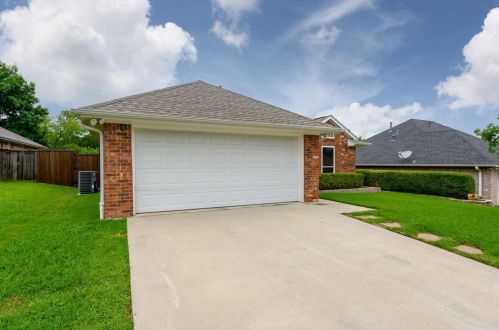 2713 Wendell Dr, Denton, TX 76207-1135