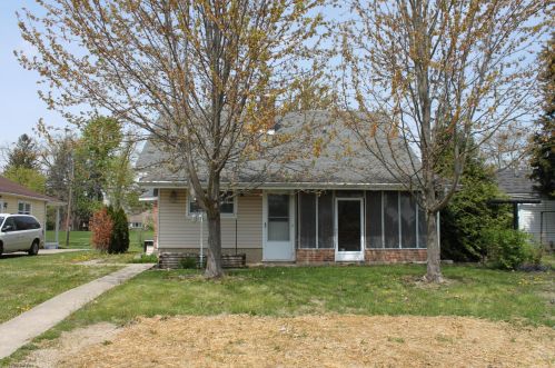 1327 Washington Ave, Washington Ch, OH 43160-2323