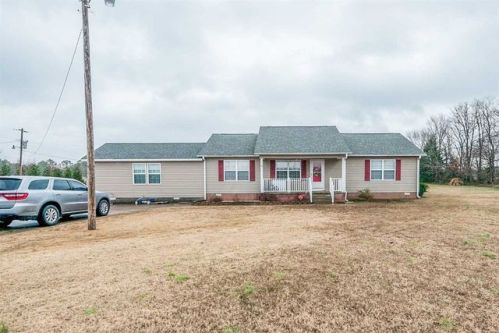 2332 Roberts Rd, Lexington, TN 38351-8516
