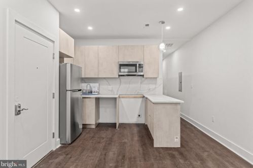 253 3rd St, Philadelphia PA  19106-1209 exterior