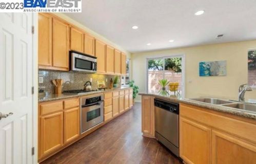 1015 Lucio St, Manteca CA  95336 exterior