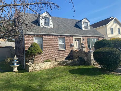 102 Strattford Rd, New Hyde Park, NY 11040-3513