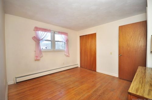 50 Gardner St, Manchester CT 06040-6606 exterior