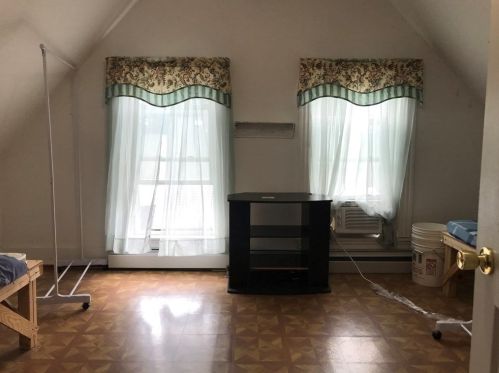 8 Lowell St, Worcester MA 01603-2607 exterior