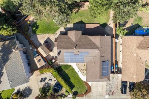 221 Alamo Dr, Vacaville CA  95688-2423 exterior