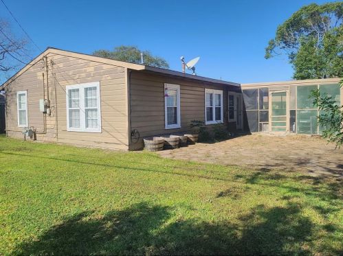 107 Bonita Ave, Galveston TX 77550-3105 exterior