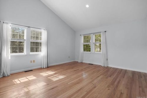 228 Mallard Ct, Yorktown Hgts NY  10598-1975 exterior