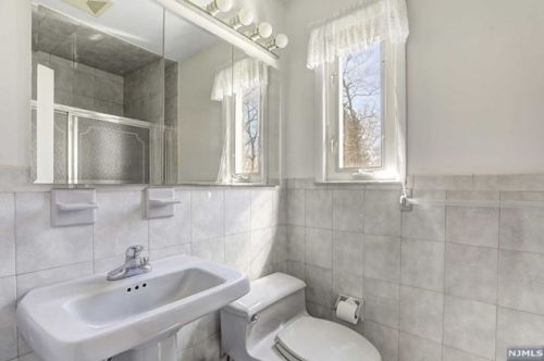 97 Woodland Ave, Verona NJ  07044-2207 exterior
