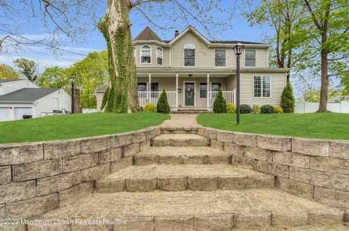 38 Catherine Ave, Tinton Falls, NJ 07701-6218