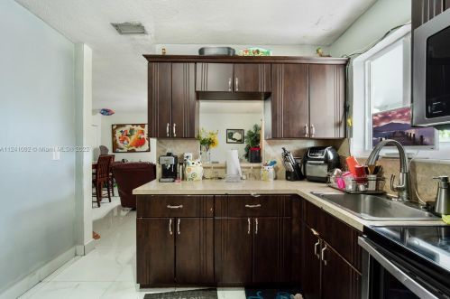 690 50 St, Hialeah FL  33013-1624 exterior