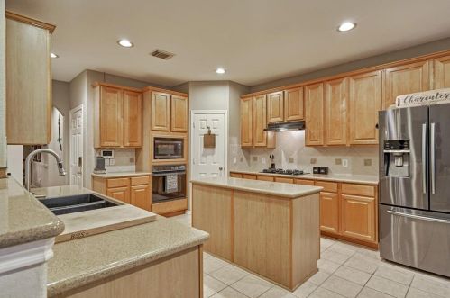 79 Knightsbridge Dr, Conroe TX 77385-3451 exterior