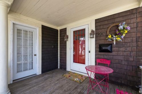 207 Rochambeau Ave, Providence, RI 02906-3506