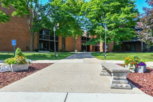 4215 100th St, Milwaukee WI  53222-1301 exterior