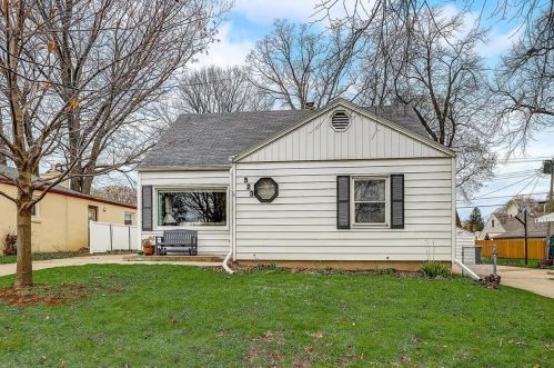 523 112, Milwaukee WI 53226-4132 exterior