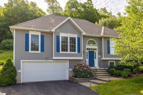 212 Rosewood Ln, Kensington, CT 06037-4086