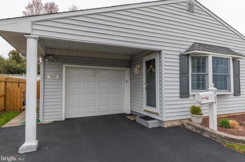 709 Auburn Rd, Fairless Hills, PA 19030-2436