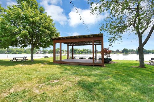 1884 Shoshone Dr, London OH  43140-9020 exterior