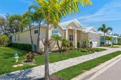 18070 Wooden Skiff Ct, Nokomis, FL 34275