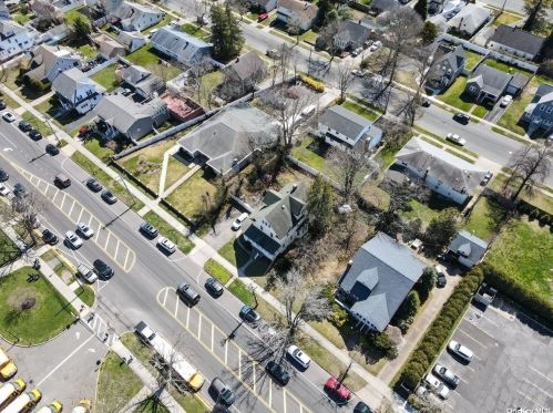 335 Wellwood Ave, North Lindenhurst NY  11757-3341 exterior
