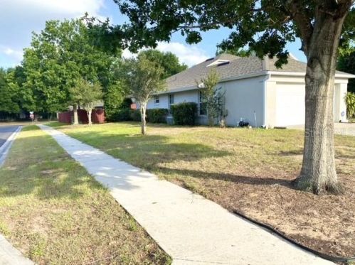 4863 Treasure Cay Rd, Tavares, FL 32778-4774