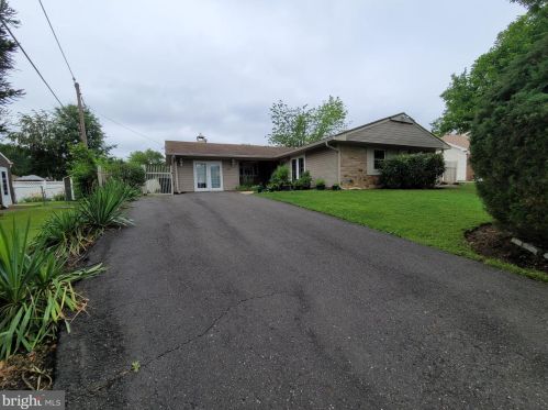 112 Earnshaw Ln, Willingboro, NJ 08046-2314