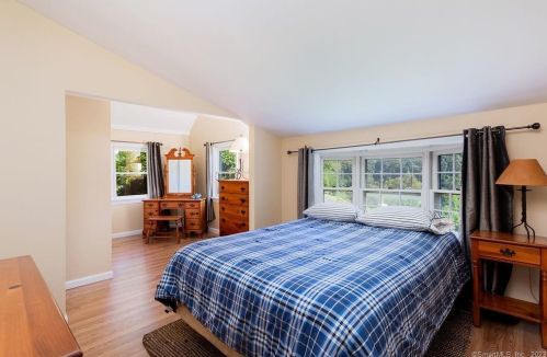 1 Bch Dr, Danbury CT  06812-3425 exterior