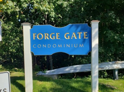 6 Forge Gate Dr, Nelsonville, NY 10516-3123