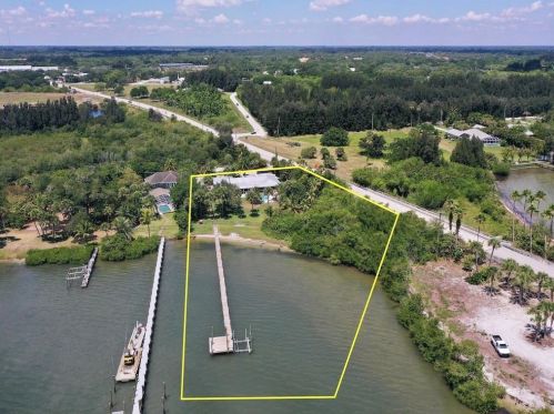 8740 Shore Ln, Vero Beach, FL 32967-5651