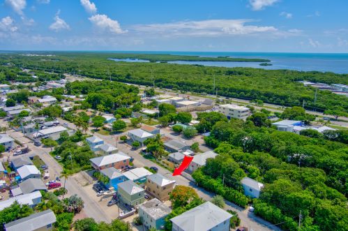 17 Coconut Dr, Key Largo, FL 33037-2565