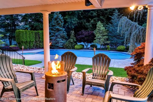 142 Serpentine Dr, Morganville NJ  07751-1400 exterior