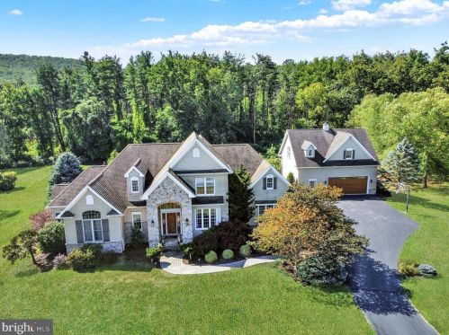 35 Chelsea Ln, Carlisle, PA 17015-7911