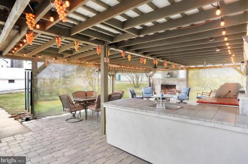 6383 Molly Pitcher Hwy, Lees Cross Roads PA  17257-9373 exterior