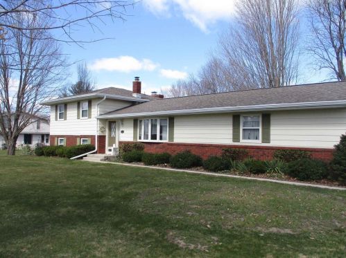 120 Cherokee Rd, Beaver Dam, WI 53916-1059