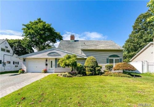 224 Water Ln, North Wantagh, NY 11793-1305