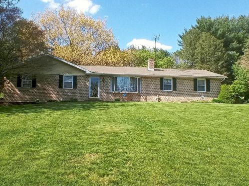 4330 Chestnut Dr, Walnutport, PA 18088-9644