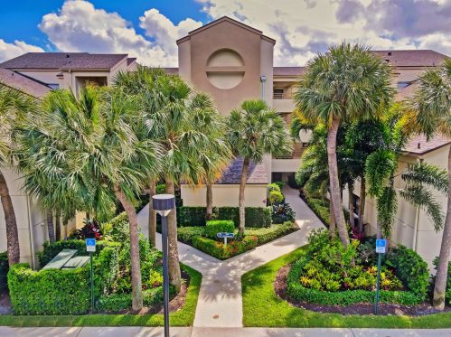 335 Oak Harbour Dr, West Palm Beach, FL 33408-2154