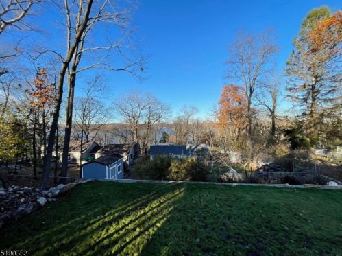 55 Wildwood Shores Dr, Hopatcong NJ  07843-1935 exterior