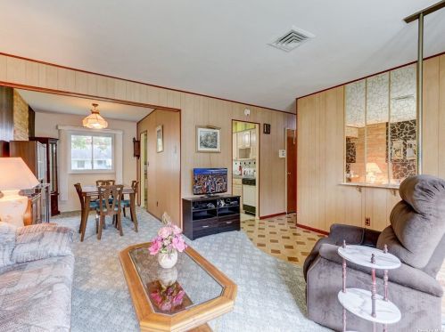 22 Oregon St, Deer Park, NY 11729-2533