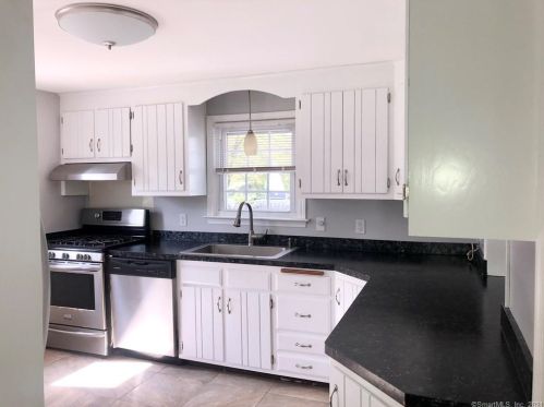 32 View St, Manchester CT  06040-4306 exterior