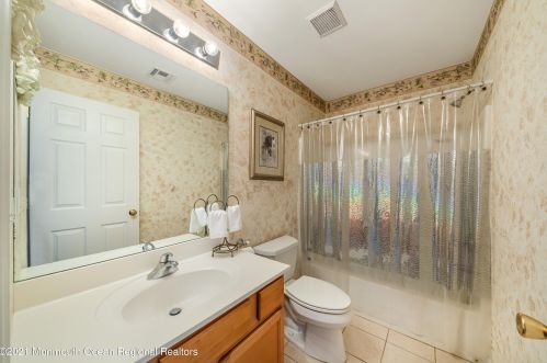 11 Vanard Dr, Bricktown NJ  08723-7426 exterior