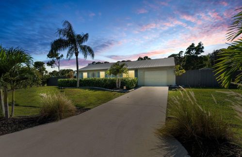 2032 Heathwood Cir, Fort Pierce, FL 34952-6923