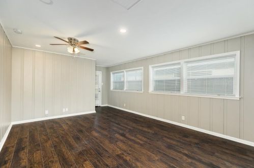 18 Lyncrest Dr, Galveston TX  77550-3215 exterior