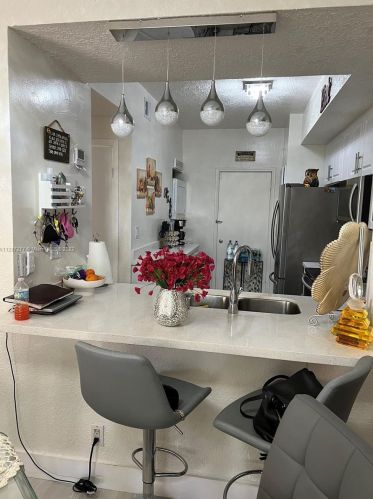 8252 191st Ln, Hialeah, FL 33015-5357